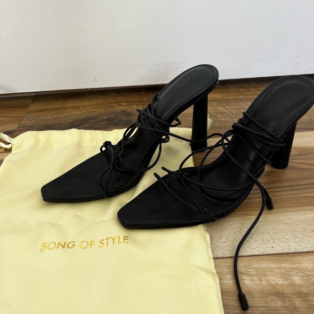 Song of Style Black Lace-Up Heel Size 7.5